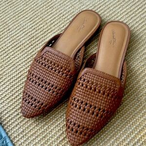 Universal Threads Flats